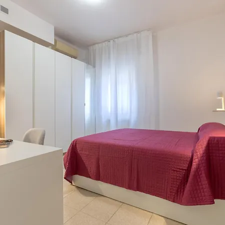 Guesthost - Casa Elena Bolognina Apartman Bologna