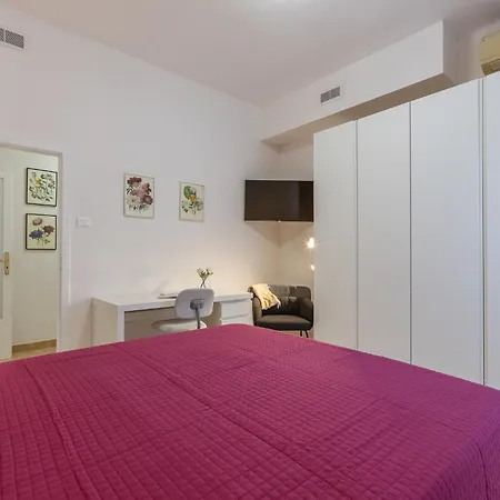 Guesthost - Casa Elena Bolognina Bologna