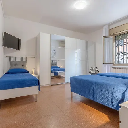Apartment Guesthost - Casa Elena Bolognina Bologna