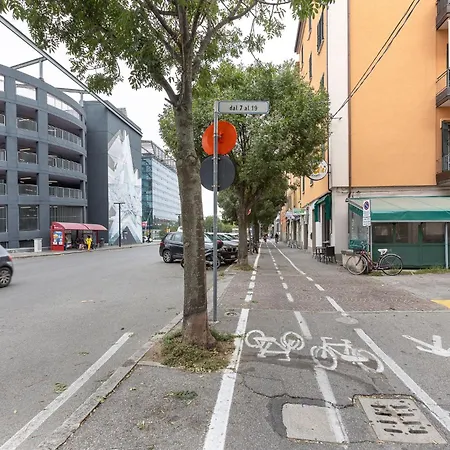 Guesthost - Casa Elena Bolognina Appartamento