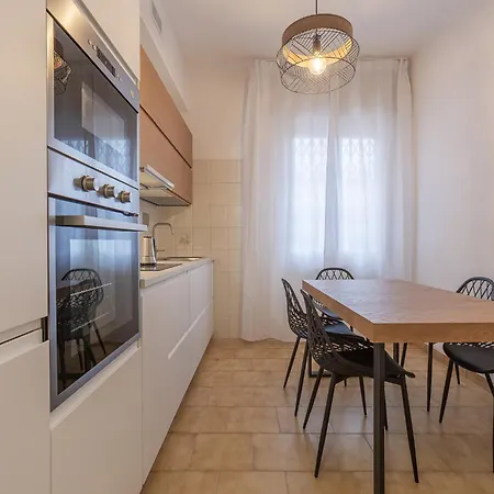 Guesthost - Casa Elena Bolognina Μπολόνια