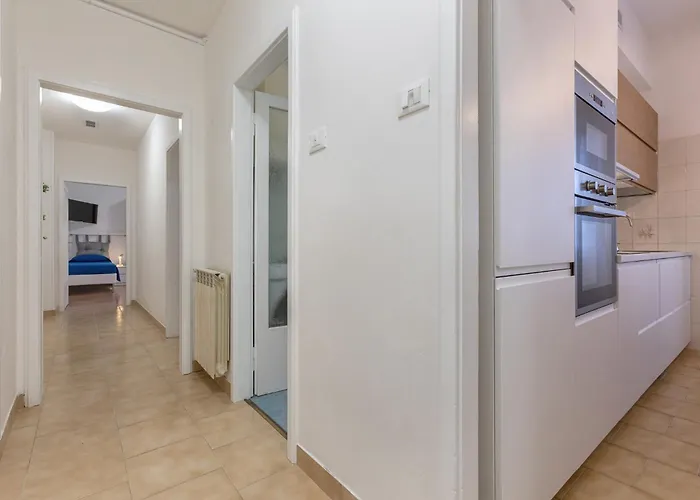 Guesthost - Casa Elena Bolognina Lägenhet *