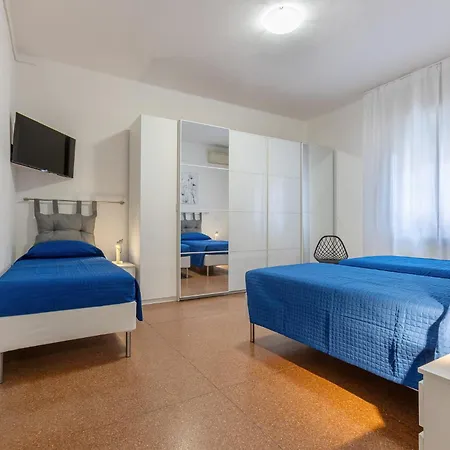 Guesthost - Casa Elena Bolognina Apartament