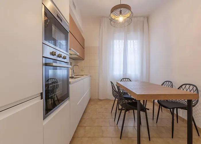 Guesthost - Casa Elena Bolognina بولونيا